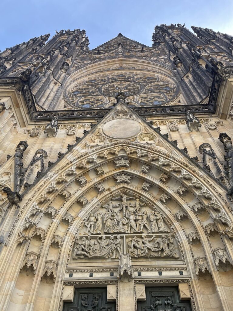 プラハ　聖ヴィート大聖堂の入り口