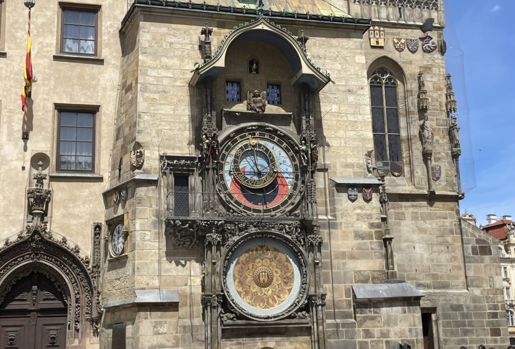 プラハ　旧市庁舎の天文時計